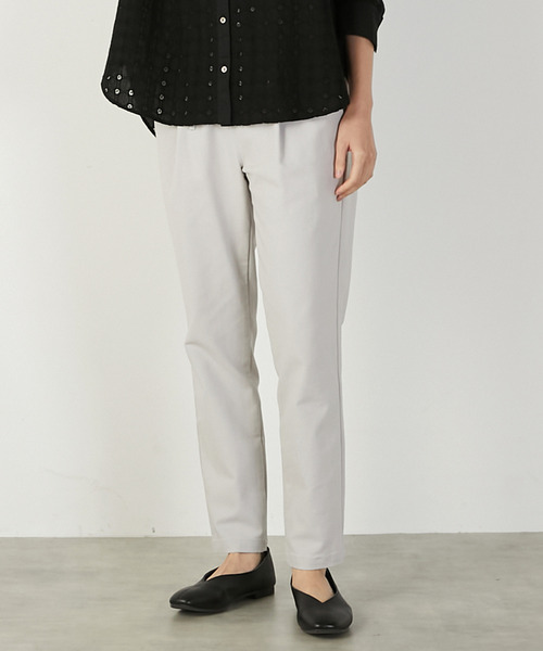 MELROSE claire(メルローズ クレール)の「《定番》ストレッチスリムテーパードパンツ(一部WEB限定カラー )(その他パンツ・レディース・ライトグレー/ブラック/オフホワイト/カーキ/ライトイエロー/ライラック/グレイッシュベージュ・2/4/3/5/1)」の11枚目の写真