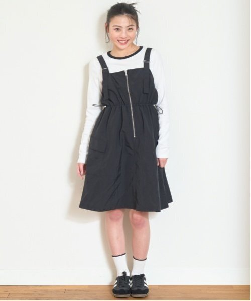 LOVETOXIC(ラブトキシック)の「【LTXC】インナーつきドローコードジャンスカ(ジャンパースカート・キッズ・カーキ/ブラック・M:150cm/S:140cm/L:160cm)」の3枚目の写真