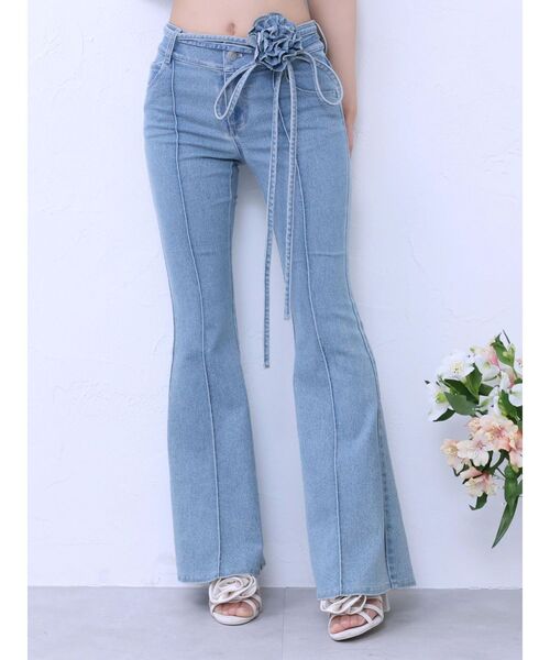 EATME（イートミー）の「コサージュフレアデニムパンツ（デニムパンツ・レディース・ライトブルー/ブラック・SMALL/MEDIUM）」の3枚目の写真