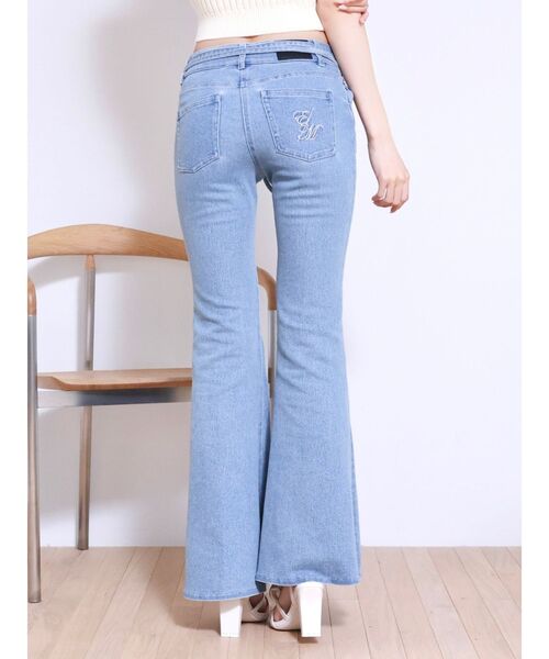 EATME（イートミー）の「コサージュフレアデニムパンツ（デニムパンツ・レディース・ライトブルー/ブラック・SMALL/MEDIUM）」の8枚目の写真