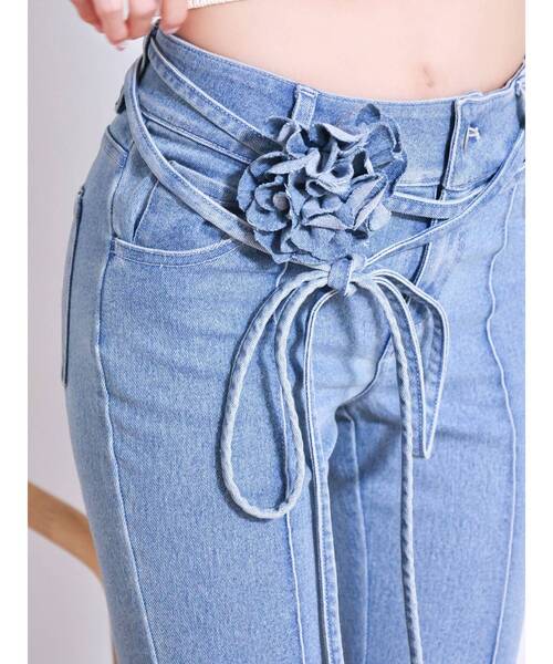 EATME（イートミー）の「コサージュフレアデニムパンツ（デニムパンツ・レディース・ライトブルー/ブラック・SMALL/MEDIUM）」の9枚目の写真