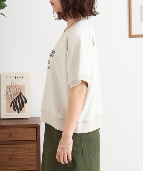 EGLANTINE（エグランティーヌ）の「EGLANTINE チェーンステッチ加工 半袖ロゴカットソープルオーバー（Tシャツ/カットソー・レディース・サンドベージュ/ネイビー/モカ/パープル・40）」の13枚目の写真