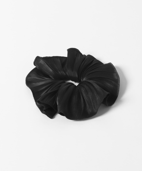 URBAN RESEARCH Sonny Label(アーバンリサーチサニーレーベル)の「シャイニーサテンフレアシュシュ(ヘアゴム・レディース・オフホワイト/ブラック・ONE)」の8枚目の写真