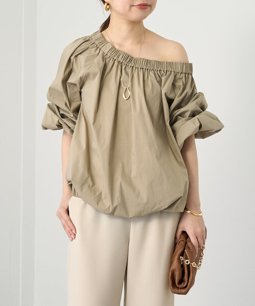 ラウンジドレス　ブラウス　トップス　オフショル LOUNGEDRESS（ラウンジドレス）の「オフショルブラウス（シャツ
