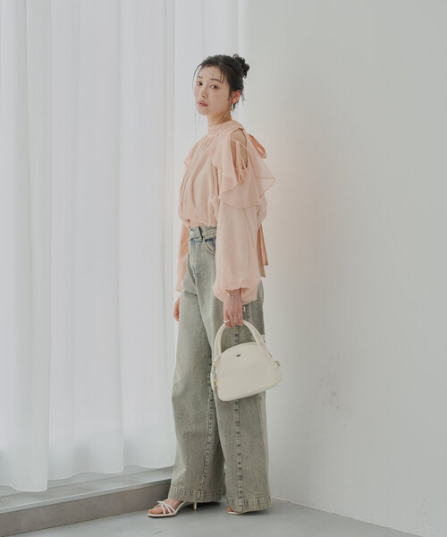 Chico（チコ）の「ラウンドハンドルボストンバッグ（ボストンバッグ・レディース・アイボリー/ブラック/ホワイト系その他・FREE）」の5枚目の写真