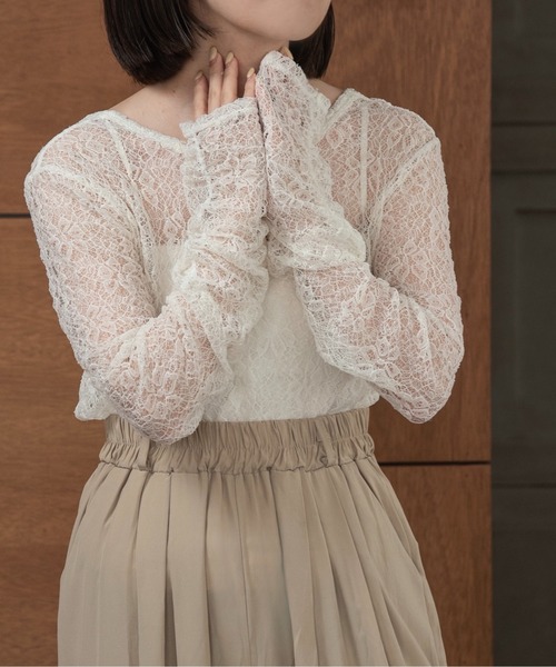 lawgy（ラウジー）の「lace 2way shirring tops / レース2wayシャーリングトップス（Tシャツ/カットソー・レディース・ブラウン/ホワイト/アイボリー・FREE）」の6枚目の写真