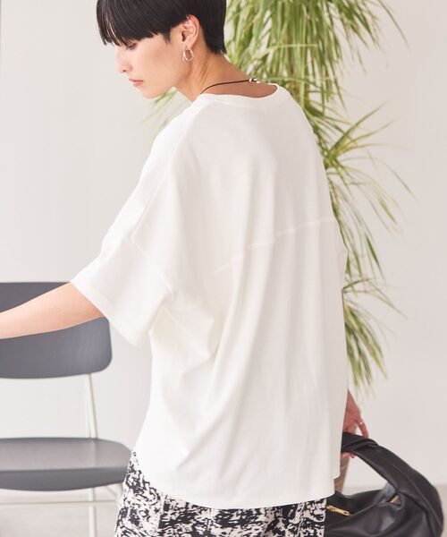 AMERICAN HOLIC（アメリカンホリック）の「コクーンシルエットカットソー／接触冷感（Tシャツ/カットソー・レディース・ピンク/その他6/ブラック/ライトベージュ/オフホワイト/ブルー/グリーン/ブラウン/オレンジ/チャコールグレー・M/L）」の2枚目の写真