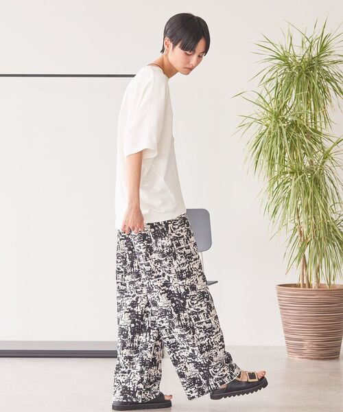 AMERICAN HOLIC（アメリカンホリック）の「コクーンシルエットカットソー／接触冷感（Tシャツ/カットソー・レディース・ピンク/その他6/ブラック/ライトベージュ/オフホワイト/ブルー/グリーン/ブラウン/オレンジ/チャコールグレー・M/L）」の20枚目の写真