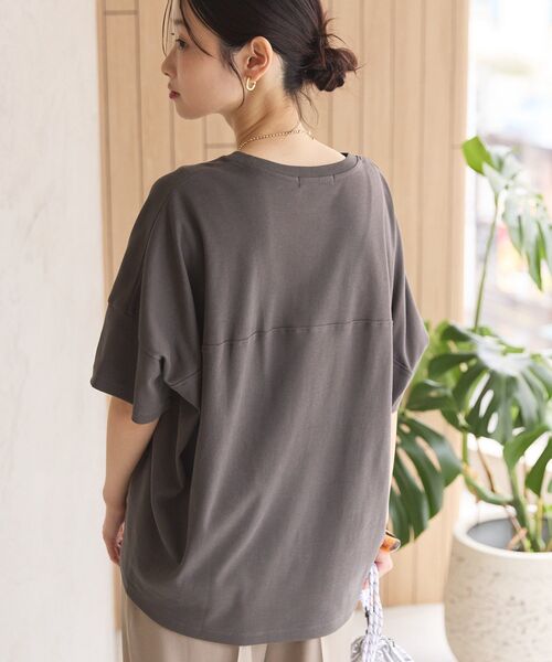 AMERICAN HOLIC（アメリカンホリック）の「コクーンシルエットカットソー／接触冷感（Tシャツ/カットソー・レディース・ピンク/その他6/ブラック/ライトベージュ/オフホワイト/ブルー/グリーン/ブラウン/オレンジ/チャコールグレー・M/L）」の3枚目の写真