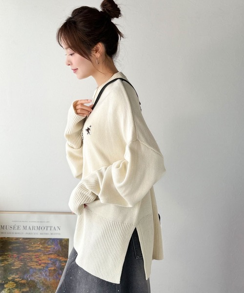 classicalelf（クラシカルエルフ）の「さらり抜け感ある着こなしが叶う。胸刺繍サムホール付きシンプルニット（ニット/セーター・レディース・グレー/アイボリー/ライトベージュ/ネイビー/レッド・LARGE/MEDIUM/SMALL/X-LARGE）」の8枚目の写真