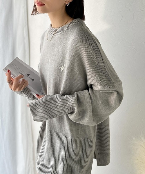 classicalelf（クラシカルエルフ）の「さらり抜け感ある着こなしが叶う。胸刺繍サムホール付きシンプルニット（ニット/セーター・レディース・グレー/アイボリー/ライトベージュ/ネイビー/レッド・LARGE/MEDIUM/SMALL/X-LARGE）」の9枚目の写真