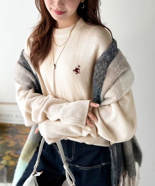 classicalelf（クラシカルエルフ）の「さらり抜け感ある着こなしが叶う。胸刺繍サムホール付きシンプルニット（ニット/セーター・レディース・グレー/アイボリー/ライトベージュ/ネイビー/レッド・LARGE/MEDIUM/SMALL/X-LARGE）」の13枚目の写真