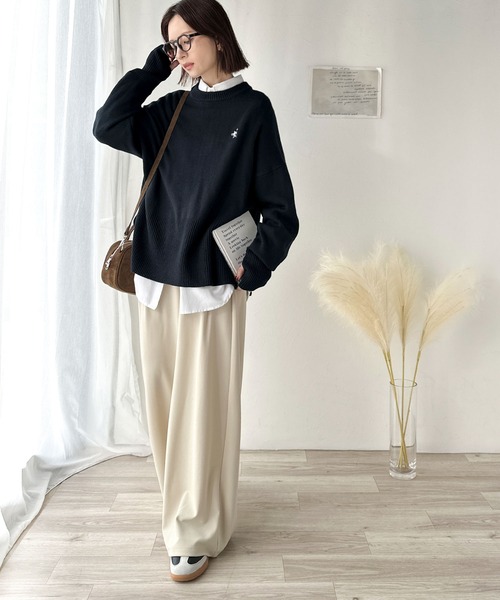 classicalelf（クラシカルエルフ）の「さらり抜け感ある着こなしが叶う。胸刺繍サムホール付きシンプルニット（ニット/セーター・レディース・グレー/アイボリー/ライトベージュ/ネイビー/レッド・LARGE/MEDIUM/SMALL/X-LARGE）」の16枚目の写真
