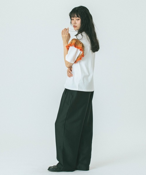 ROSE BUD（ローズバッド）の「【WEB・一部店舗限定】FRILL SLEEVE TOP（Tシャツ/カットソー・レディース・ブラック/ホワイト・ONE SIZE）」の7枚目の写真