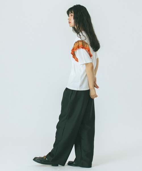 ROSE BUD（ローズバッド）の「【WEB・一部店舗限定】FRILL SLEEVE TOP（Tシャツ/カットソー・レディース・ブラック/ホワイト・ONE SIZE）」の8枚目の写真