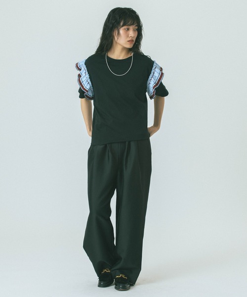 ROSE BUD（ローズバッド）の「【WEB・一部店舗限定】FRILL SLEEVE TOP（Tシャツ/カットソー・レディース・ブラック/ホワイト・ONE SIZE）」の11枚目の写真