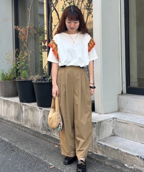 ROSE BUD（ローズバッド）の「【WEB・一部店舗限定】FRILL SLEEVE TOP（Tシャツ/カットソー・レディース・ブラック/ホワイト・ONE SIZE）」の21枚目の写真