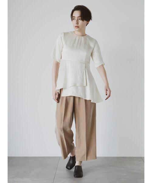 Te chichi CLASSIC（テチチクラシック）の「【JAPAN FABRIC】リンクルアセテートサテンペプラムブラウス《2025summer catalog item》（シャツ/ブラウス・レディース・オフホワイト・F）」の4枚目の写真