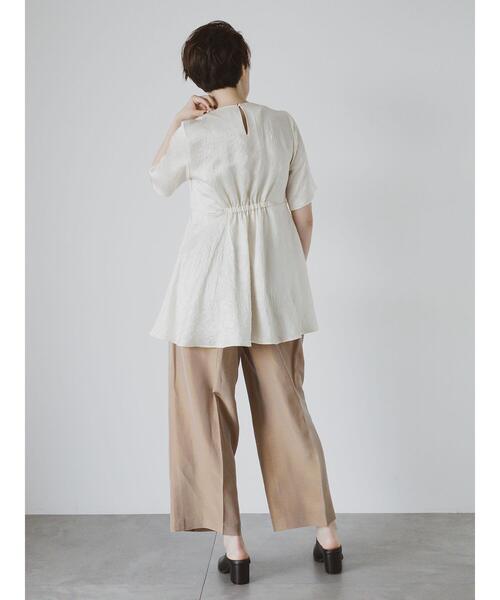Te chichi CLASSIC（テチチクラシック）の「【JAPAN FABRIC】リンクルアセテートサテンペプラムブラウス《2025summer catalog item》（シャツ/ブラウス・レディース・オフホワイト・F）」の6枚目の写真