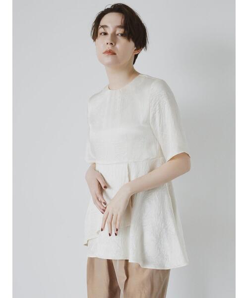 Te chichi CLASSIC（テチチクラシック）の「【JAPAN FABRIC】リンクルアセテートサテンペプラムブラウス《2025summer catalog item》（シャツ/ブラウス・レディース・オフホワイト・F）」の7枚目の写真