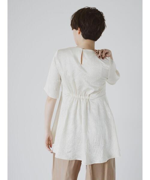 Te chichi CLASSIC（テチチクラシック）の「【JAPAN FABRIC】リンクルアセテートサテンペプラムブラウス《2025summer catalog item》（シャツ/ブラウス・レディース・オフホワイト・F）」の8枚目の写真
