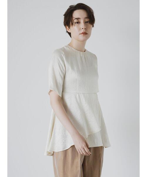 Te chichi CLASSIC（テチチクラシック）の「【JAPAN FABRIC】リンクルアセテートサテンペプラムブラウス《2025summer catalog item》（シャツ/ブラウス・レディース・オフホワイト・F）」の9枚目の写真