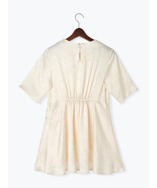 Te chichi CLASSIC（テチチクラシック）の「【JAPAN FABRIC】リンクルアセテートサテンペプラムブラウス《2025summer catalog item》（シャツ/ブラウス・レディース・オフホワイト・F）」の15枚目の写真