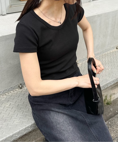 LE MORE(リモア)の「シンプルクルーネックTシャツ(Tシャツ/カットソー・レディース・アイボリー/ブラック/グレー/ブラウン・FREE)」の6枚目の写真