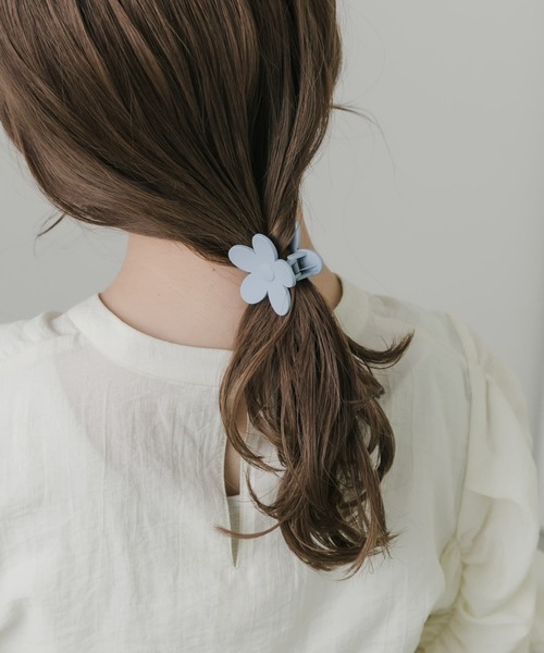 SMELLY(スメリー)の「フラワーミニバンス(バレッタ/ヘアクリップ・レディース・ブルー・-)」の4枚目の写真