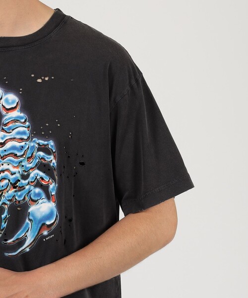 【SATISFY】MothTech 黒 スコーピン サソリ Tシャツ 関税送料込 SATISFY MothTech T-Shirt（Tシャツ/カットソー）｜TOMORROWLAND