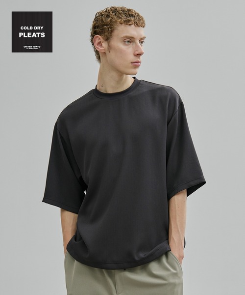 UNITED TOKYO（ユナイテッドトウキョウ）の「COLD DRY PLEATS Tシャツ（Tシャツ/カットソー・メンズ・ブラック/ダークグリーン/オフホワイト/ダークグレー・1/2）」の3枚目の写真