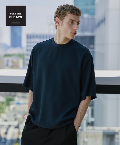 UNITED TOKYO（ユナイテッドトウキョウ）の「COLD DRY PLEATS Tシャツ（Tシャツ/カットソー・メンズ・ブラック/ダークグリーン/オフホワイト/ダークグレー・1/2）」の4枚目の写真