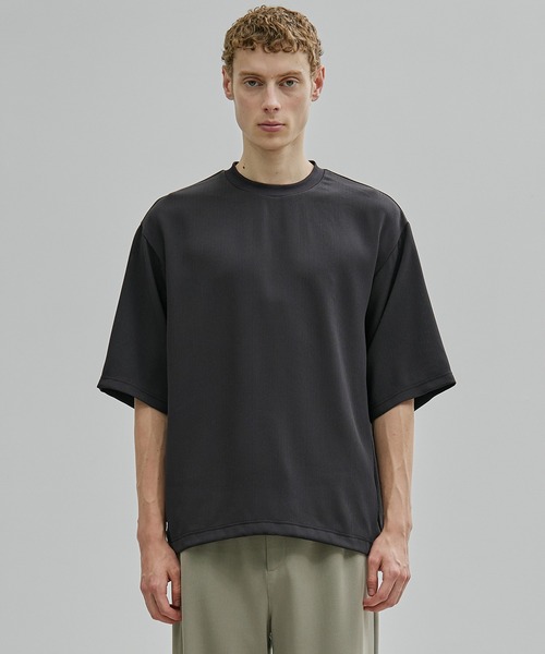 UNITED TOKYO（ユナイテッドトウキョウ）の「COLD DRY PLEATS Tシャツ（Tシャツ/カットソー・メンズ・ブラック/ダークグリーン/オフホワイト/ダークグレー・1/2）」の8枚目の写真