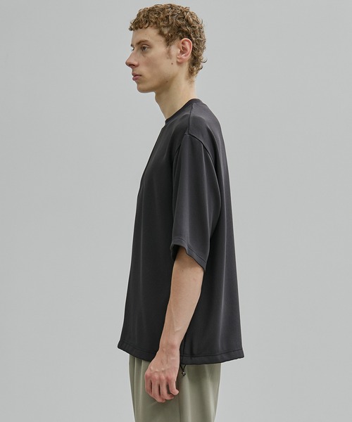 UNITED TOKYO（ユナイテッドトウキョウ）の「COLD DRY PLEATS Tシャツ（Tシャツ/カットソー・メンズ・ブラック/ダークグリーン/オフホワイト/ダークグレー・1/2）」の10枚目の写真