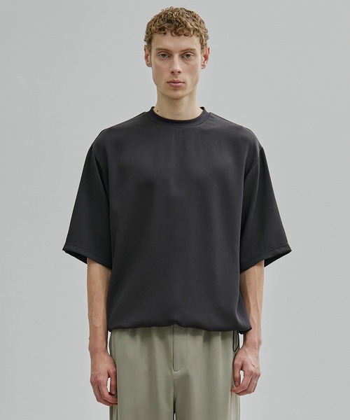 UNITED TOKYO（ユナイテッドトウキョウ）の「COLD DRY PLEATS Tシャツ（Tシャツ/カットソー・メンズ・ブラック/ダークグリーン/オフホワイト/ダークグレー・1/2）」の9枚目の写真