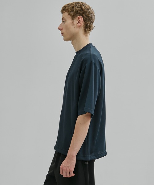 UNITED TOKYO（ユナイテッドトウキョウ）の「COLD DRY PLEATS Tシャツ（Tシャツ/カットソー・メンズ・ブラック/ダークグリーン/オフホワイト/ダークグレー・1/2）」の16枚目の写真