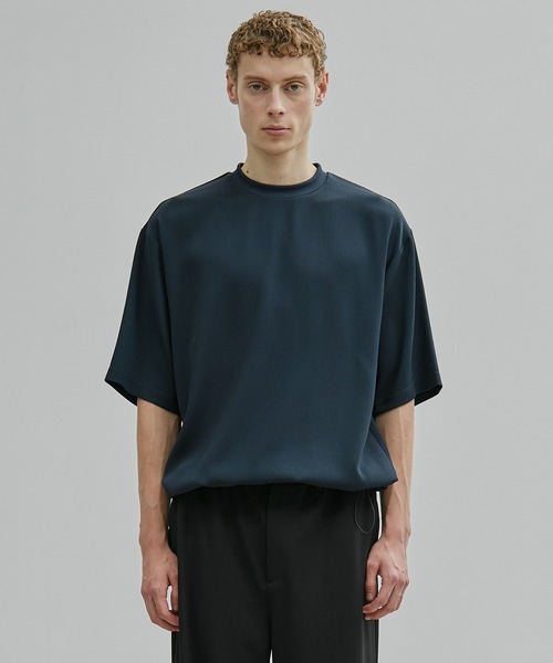 UNITED TOKYO（ユナイテッドトウキョウ）の「COLD DRY PLEATS Tシャツ（Tシャツ/カットソー・メンズ・ブラック/ダークグリーン/オフホワイト/ダークグレー・1/2）」の15枚目の写真