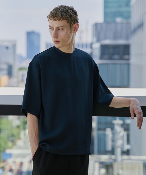 UNITED TOKYO（ユナイテッドトウキョウ）の「COLD DRY PLEATS Tシャツ（Tシャツ/カットソー・メンズ・ブラック/ダークグリーン/オフホワイト/ダークグレー・1/2）」の12枚目の写真