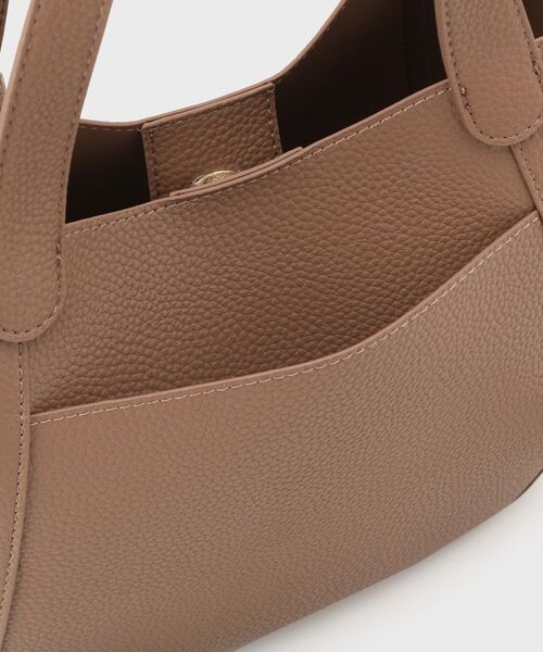 OPAQUE.CLIP(オペークドットクリップ)の「【軽量/2WAY】コインカシメシュリンクミドルトートバッグ(トートバッグ・レディース・ボルドー/ブラック/ブラウン系・00)」の6枚目の写真