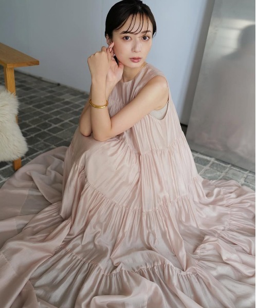 テンセルリッチオーガンティアードワンピース（ワンピース）｜anuans