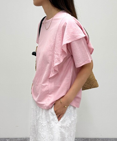 fredy emue(フレディエミュ)の「ラッフルショルダー半袖Tシャツ(Tシャツ/カットソー・レディース・オフホワイト/ブラック/ピンク/ブラウン・38)」の4枚目の写真