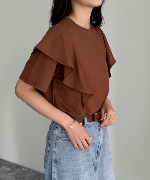 fredy emue(フレディエミュ)の「ラッフルショルダー半袖Tシャツ(Tシャツ/カットソー・レディース・オフホワイト/ブラック/ピンク/ブラウン・38)」の10枚目の写真