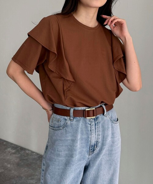 fredy emue(フレディエミュ)の「ラッフルショルダー半袖Tシャツ(Tシャツ/カットソー・レディース・オフホワイト/ブラック/ピンク/ブラウン・38)」の13枚目の写真