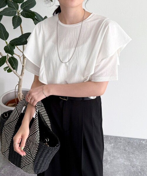fredy emue(フレディエミュ)の「ラッフルショルダー半袖Tシャツ(Tシャツ/カットソー・レディース・オフホワイト/ブラック/ピンク/ブラウン・38)」の17枚目の写真