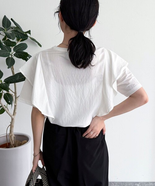 fredy emue(フレディエミュ)の「ラッフルショルダー半袖Tシャツ(Tシャツ/カットソー・レディース・オフホワイト/ブラック/ピンク/ブラウン・38)」の20枚目の写真