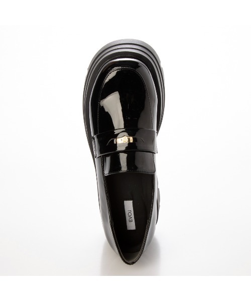 EVOL（イーボル）の「【ふかふか・美脚効果あり】厚底エナメルコインローファー IZ5780（ローファー・レディース・ブラック/アイボリー・22.5cm/23.0cm/23.5cm/24.0cm/24.5cm）」の16枚目の写真