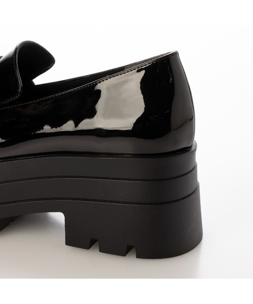 EVOL（イーボル）の「【ふかふか・美脚効果あり】厚底エナメルコインローファー IZ5780（ローファー・レディース・ブラック/アイボリー・22.5cm/23.0cm/23.5cm/24.0cm/24.5cm）」の17枚目の写真