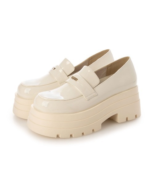 EVOL（イーボル）の「【ふかふか・美脚効果あり】厚底エナメルコインローファー IZ5780（ローファー・レディース・ブラック/アイボリー・22.5cm/23.0cm/23.5cm/24.0cm/24.5cm）」の18枚目の写真