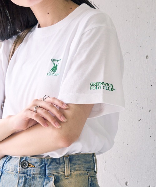 GREENWICH POLO CLUB(グリニッジポロクラブ)の「【GREENWICH POLO CLUB】別注 ワンポイント刺繍 クルーネック 半袖 Tシャツ(Tシャツ/カットソー・メンズ・ホワイト/ホワイト系1/ブラック・S/M/L)」の1枚目の写真