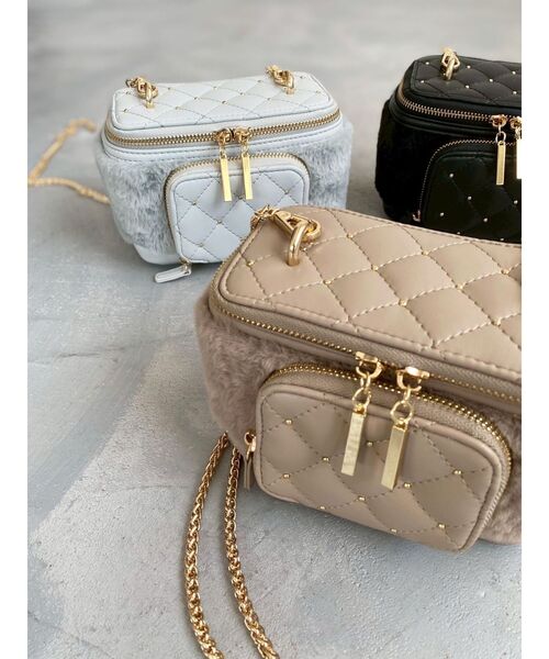 RESEXXY（リゼクシー）の「フロントポケットエコファーバニティバック（ショルダーバッグ・レディース・ベージュ/ブルー/ブラック・FREE）」の9枚目の写真